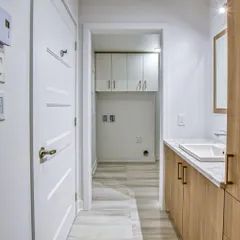 1 room apartment of 111m² in Saint-Lin–Laurentides - Photo 2