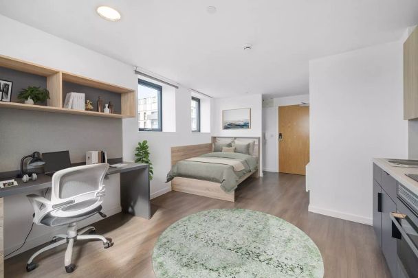 Platinum Studio - Photo 1