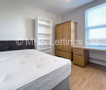 4 Bedroom Mid Terraced House for rent in Ash Road - Photo 3