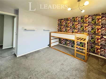 3 bedroom house to rent Bay View Crescent, Little Oakley, CO12 - Photo 5