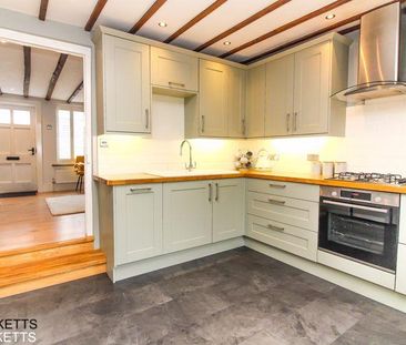 2 bedroom end of terrace house to rent - Photo 1