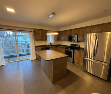 For Lease - 102 Harbourside Drive, Whitby, Ontario - Photo 3