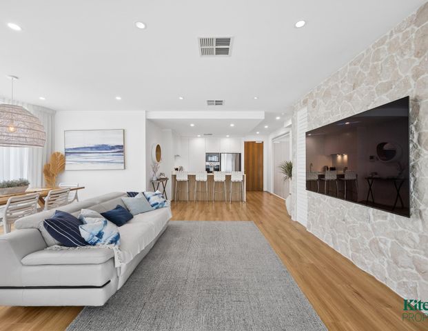 19/155 Brebner Drive - Photo 1