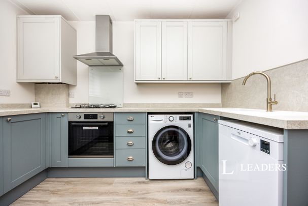 2 bedroom apartment to rent Cross Lanes, Guildford - Photo 1