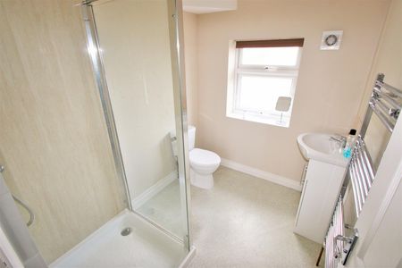 St. Michaels Lane, Headingley, LS6 3BR - Photo 4