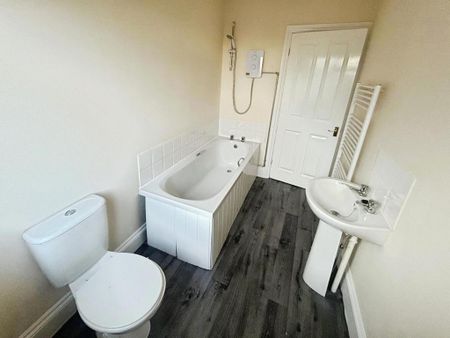 3 bedroom end of terrace house to rent - Photo 5