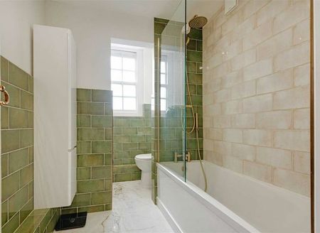 Queen's Gate - Photo 2