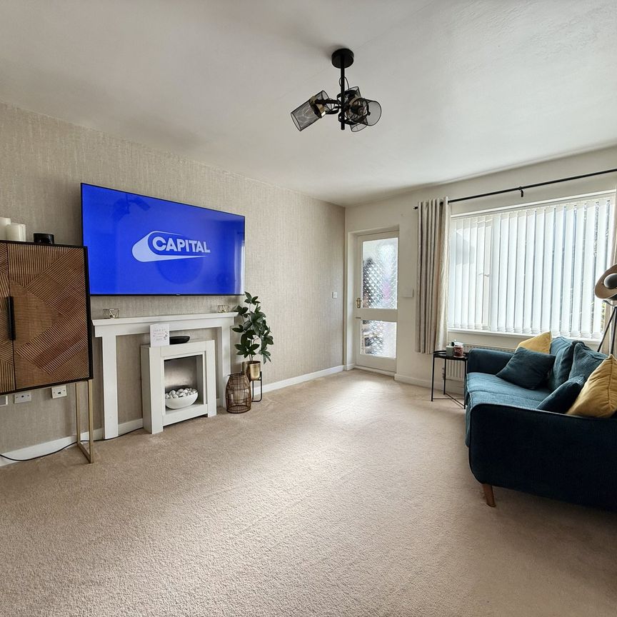 High Street, Wadworth - Photo 1