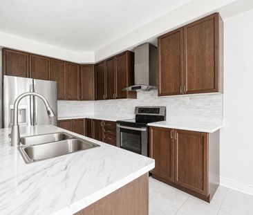 For Lease - 2544 Bandsman Crescent, Oshawa, Ontario - Photo 2