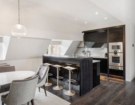 2 bedroom conversion flat with 1 reception and 2 bathrooms in Mayfair, W1K - Photo 4