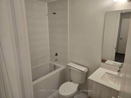 Condo Townhouse For Lease | N8135944 - Photo 5