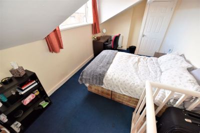 2 bedroom House in Glossop Street, Leeds - Photo 2