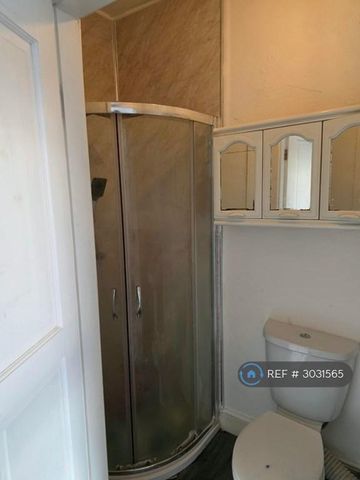 4 bedroom terraced house to rent - Photo 5