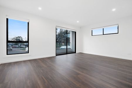 Near new, spacious four bedroom duplex backing onto a reserve - Photo 2