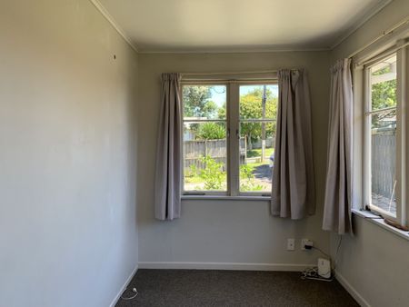 90 Matipo Road, Te Atatu Peninsula, Auckland - Photo 2