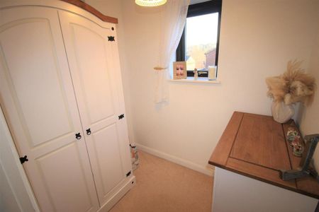 2 bedroom end of terrace house to rent - Photo 4
