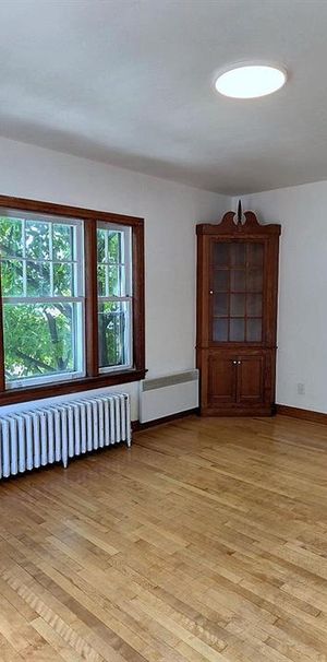 Immeuble - 180 Rue Du CEGEP Grand 4 ½ + à Louer – Près Du Cégep De Sherbrooke - Photo 1