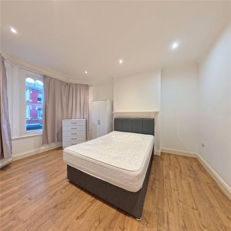 3 bedroom apartment to rent - Photo 4