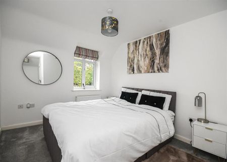 4 bedroom semi-detached house to rent - Photo 4