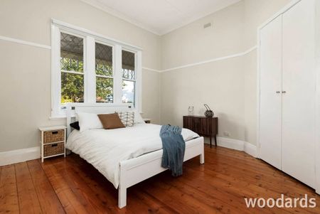 Charismatic Edwardian with a Spectacular Entertaining Focus - Photo 4