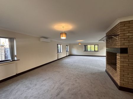 Bernards Close, Bury St. Edmunds, West Row - Photo 3