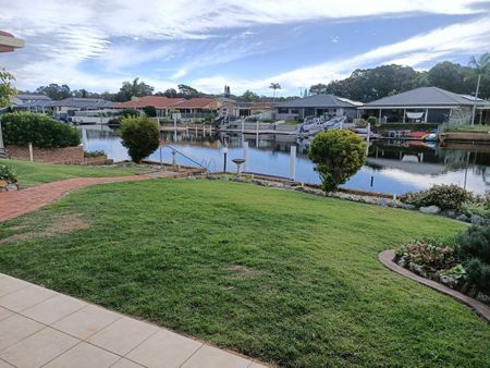 Amazing waterfront family home available now!! - Photo 5