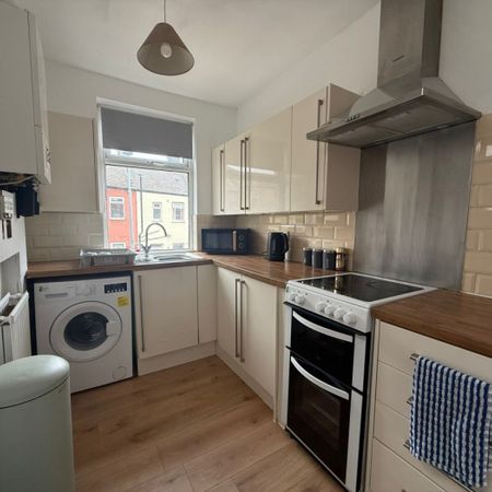1 bed House Share - To Let - Photo 3