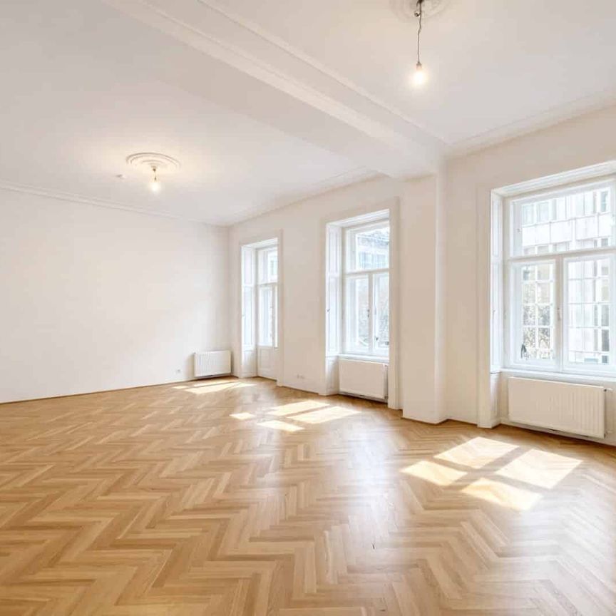 Beautiful 5-room apartment with two balconies in typical Viennese style - Photo 1