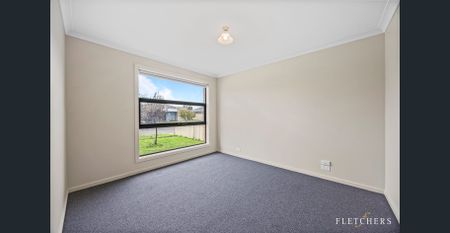 Great 4 Bedroom, 2 Bathroom Home - Photo 3