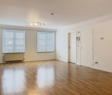 Lichtrijk appartement met 2 slaapkamers en garage in Bree - Photo 1