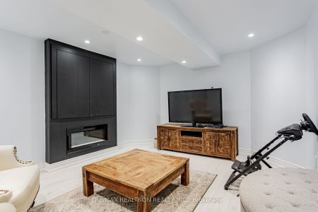 For Lease - 442 Mill Street, Richmond Hill, Ontario - Photo 2