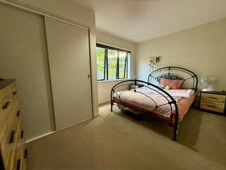 3 BEDROOMS + GENEROUS OFFICE / 4TH BEDROOM FAMILY-FRIENDLY CUL-DE-SAC - Photo 2