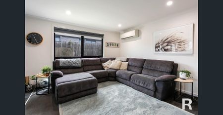 Modern home in Penguin - Photo 3