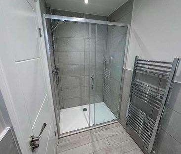 Bridge Road, Hampton Court Village, East Molesey, Surrey, KT8 - Photo 1