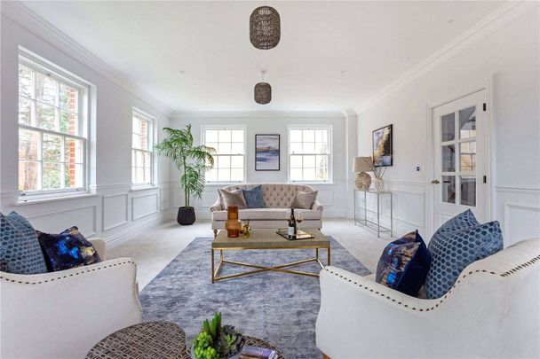 A well presented family in the newly built Berkeley Homes Sunningdale Park development, nestled in the corner of a cul de sac in Scholars Row. - Photo 1