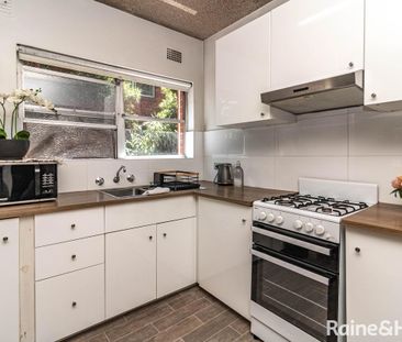 2 Bedroom Unit in Great Central Location! - Photo 2