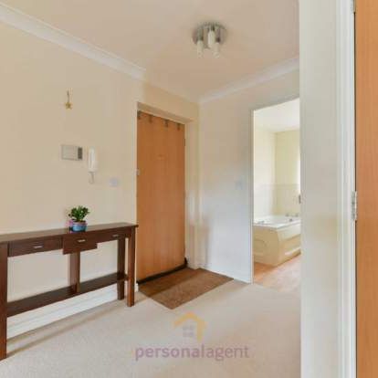 2 bedroom property to rent in Epsom - Photo 1