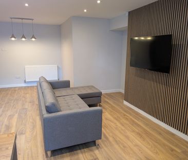 2 Bed Flat, Victoria Road, LS6 - Photo 1