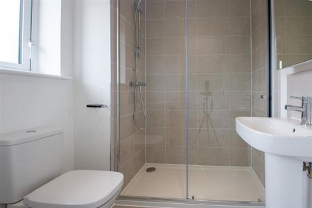 3 bedroom semi-detached house to rent - Photo 5