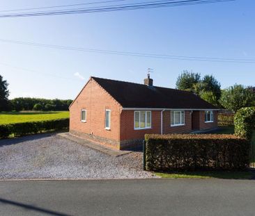 3 bedroom detached bungalow to rent - Photo 1