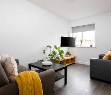 Four Bed Flat - Photo 2