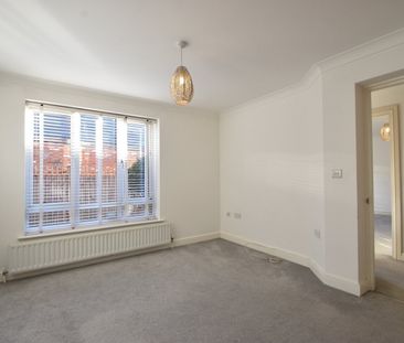 Balfour Road, Weybridge, KT13 - Photo 1