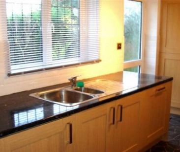 4 bedroom detached bungalow to rent - Photo 2