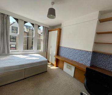 6 bedroom terraced house to rent - Photo 4