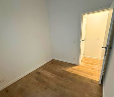 Volledig gerenoveerd gelijkvloers appartement met 2 slaapkamers te ... - Foto 1