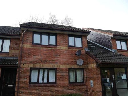 Tudor Close, Hatfield, AL10 - Photo 2