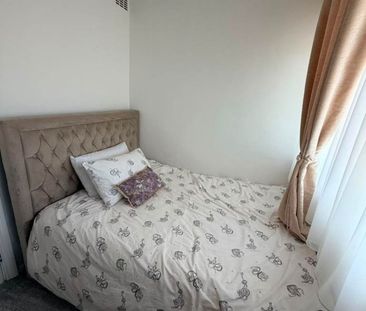 1 Bed Flat, Lampeter Square, W6 - Photo 6