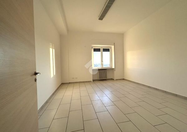 6 locali in affitto