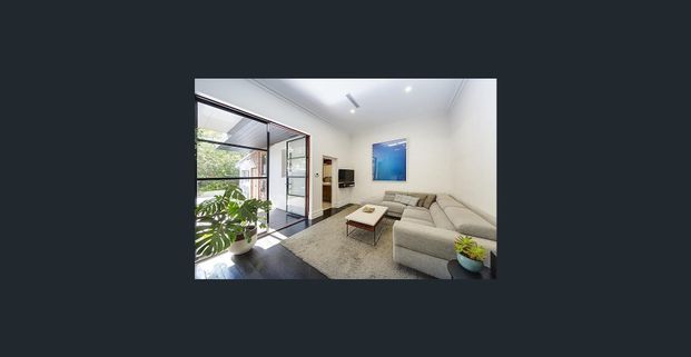 URBAN CHIC - Photo 1