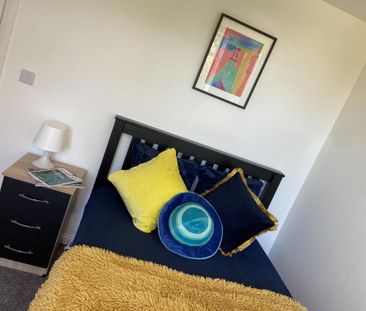 1 bedroom in a flat share to rent - Photo 3